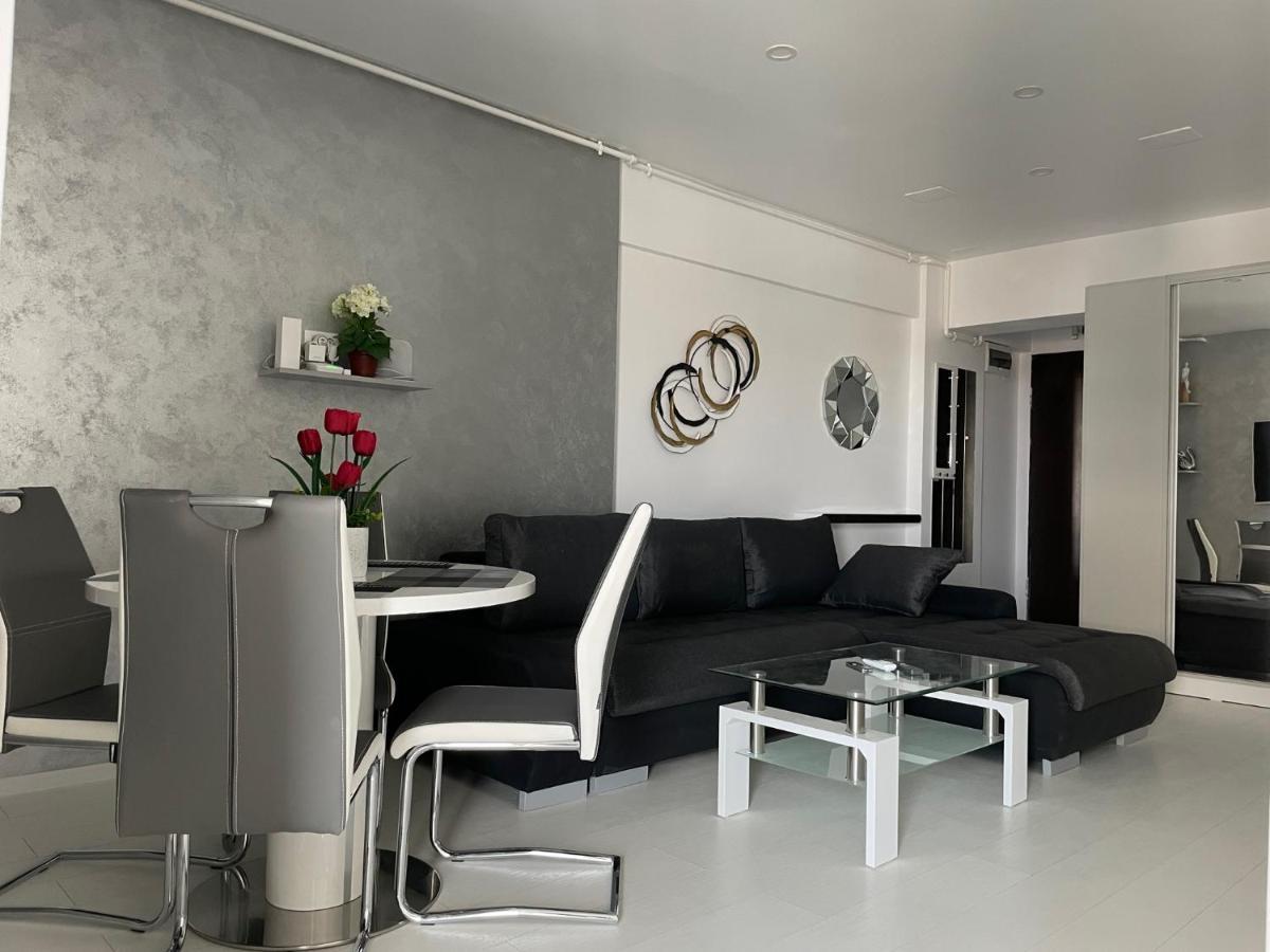 Luxury Westpark 2-Room Apartment Lakeview W5 Bucharest Exterior photo